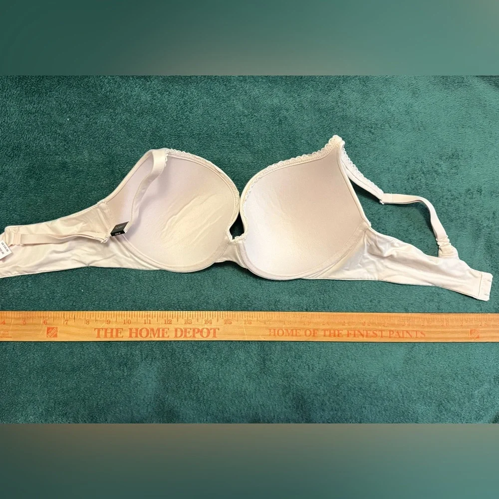 Victoria's Secret Cream Bra - Picture 2 of 4